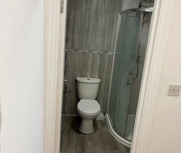 1 Bed Flat, Station Parade, IG11 - Photo 5