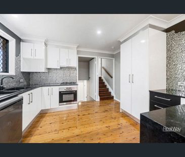 Four Bedroom Family Home With Spacious Backyard - Photo 6