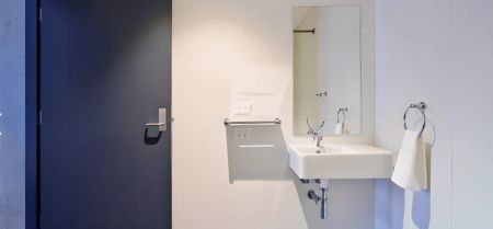 Accessible Bedroom - Photo 4