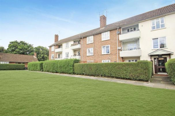 3 bedroom flat to rent - Photo 1