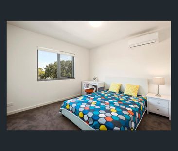 Sparkling Townhouse in the Heart of Box Hill - Photo 2