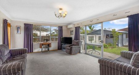 Spacious Three-Bedroom Home in Quiet Parklands Cul-de-Sac - Photo 2