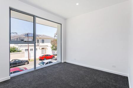 Modern Three bedroom Two Bathroom home in Wanted Locale - Photo 4