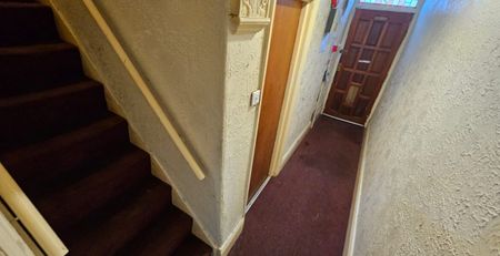 Flat 2, Linden Grove, Beeston, Leeds, LS11 6EY - Photo 2