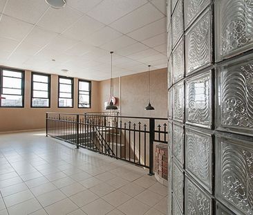 Warehouse style apartment! - Photo 1