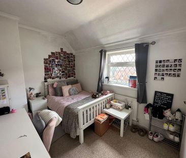 4 bedroom semi-detached house to rent - Photo 5