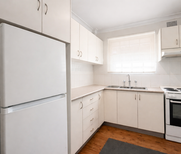 Spacious & Convenient Ground Floor Living - Photo 2