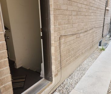 For Lease - 33 Trellanock Road, Brampton, Ontario - Photo 2