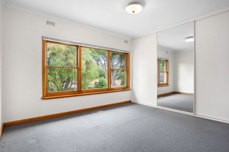 26 Heathfield Rise, Box Hill North. - Photo 2