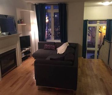 Toronto Townhouse downtown during Taylor Swift concerts $400 per night - Photo 2