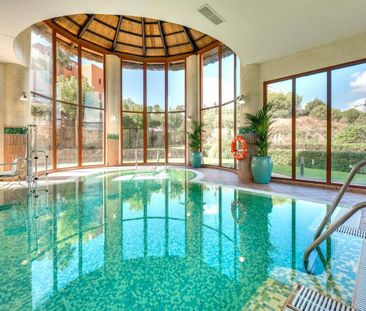 Apartment in Benahavís, Costa del Sol - Photo 4