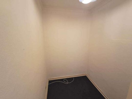 Highholm Street Flat, Port Glasgow, PA14 - Photo 1