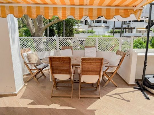 Luxury Apartment for rent in Marbella Del Este, Andalusia - Photo 1