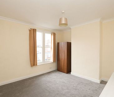 3 bedroom Terraced House to rent - Photo 5