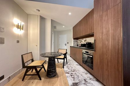 Appartement à louer rue de Rennes, Paris 6ème - Photo 2