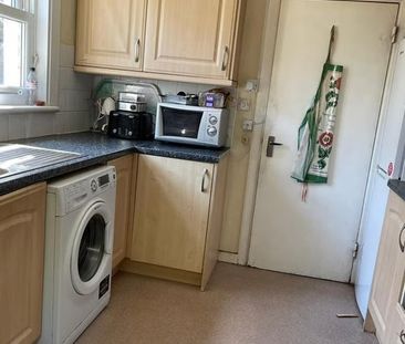 Room in a Shared House, West Road, E15 - Photo 1