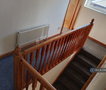 3 bedroom semi-detached house to rent - Photo 5