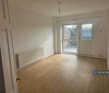 3 bedroom flat to rent - Photo 1