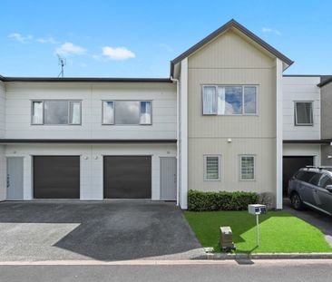 Located at 4 Anna Jean Crescent, this 3-bedroom, 2-bathroom home of... - Photo 4