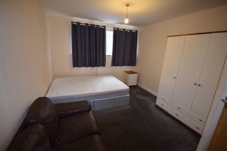 3 bedroom apartment to rent - Photo 4