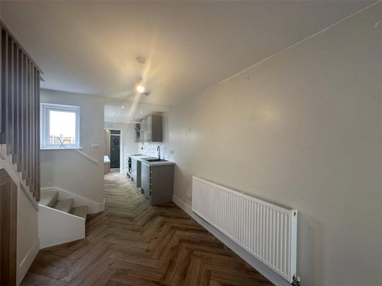 3 bedroom end of terrace house to rent - Photo 1