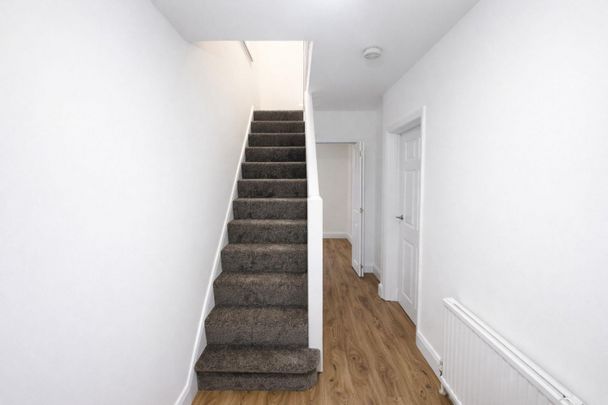 3 bedroom House To Let Total Size: 1012 SQ FT - Photo 1