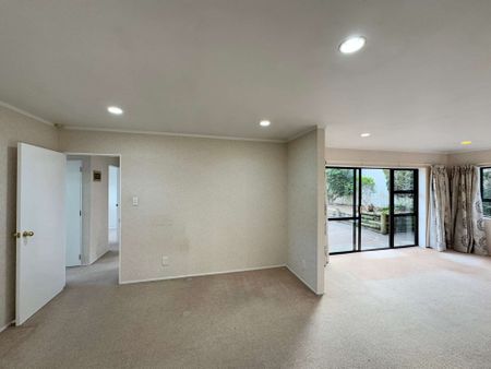 3-BEDROOM IN MACLEANS COLLEGE ZONE - Photo 4