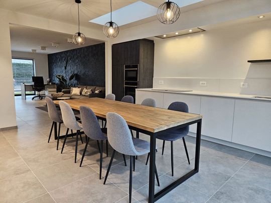 Knap gerenoveerde woning met tuin en garage - Photo 1