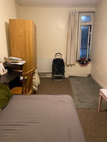 2 Bed Flat, Rushey Green, SE6 - Photo 5