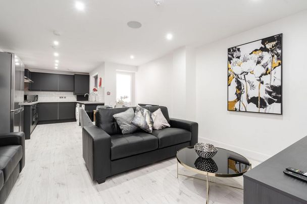 6 bedroom house to rent - Photo 1