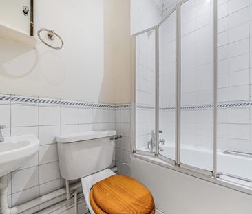 Flat to rent - Connaught Mews, London, SE18 - Photo 2