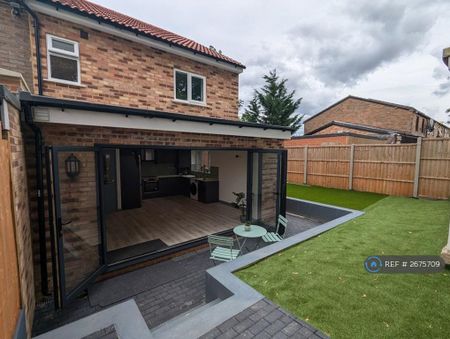 3 bedroom end of terrace house to rent - Photo 5