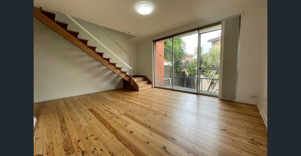 Spacious, Renovated 2 Bedroom Townhouse - Photo 1