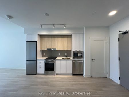 5105 Hurontario Street #409 - Photo 5