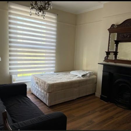 Room in a Shared House, Camden Park Road, NW1 - Photo 4