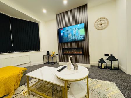 3 Bed Semi-Detached House, Aberdale Road, LE2 - Photo 2