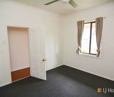 WELL PRESENTED 2 BEDROOM COTTAGE - Photo 5