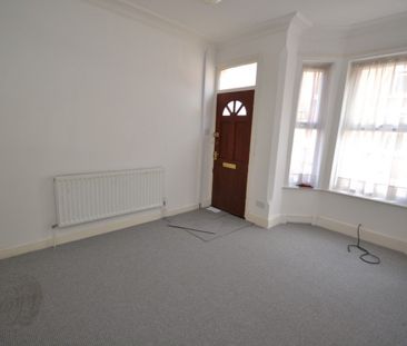 3 bed Mid Terraced House for Rent - Photo 3