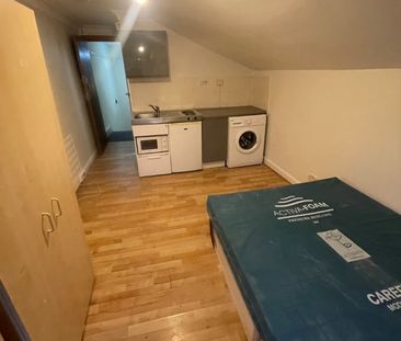 Studio Flat, Sach Road, E5 - Photo 3