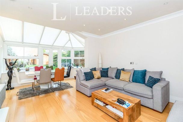 4 bedroom semi-detached house to rent - Photo 1