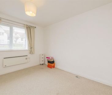 1 bed Flat To Let - Photo 4