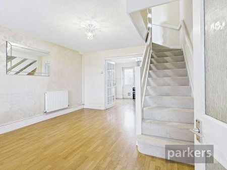 Pensclose, Witney, Oxfordshire, OX28 - Photo 2