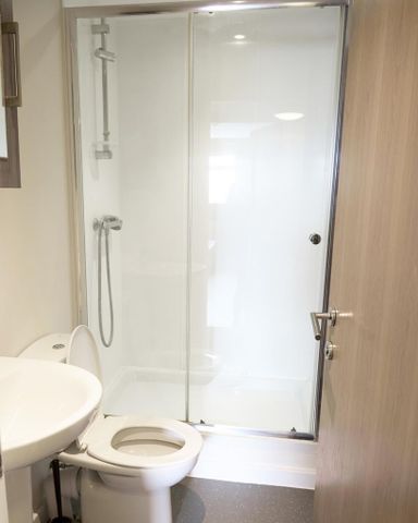 5 bedroom flat to rent - Photo 5