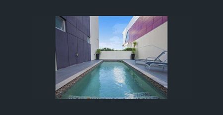 Modern apartment in the Heart of Robina with Tranquil Water Views! - Photo 5