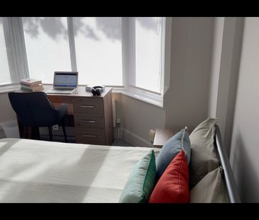 5 Bed Semi-Detached House, Rolleston Drive, NG7 - Photo 2