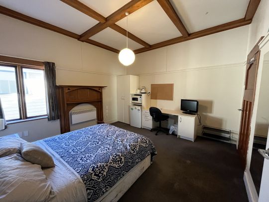 Affordable Studio Room for Rent – All Utilities Included - Photo 1