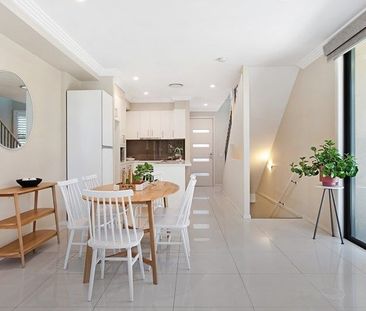 Modern Light-Filled Townhouse Opposite Tuckwell Park - Photo 3