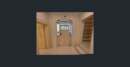 STUDIO APARTMENT IN THE HEART OF PETERSHAM - Photo 2