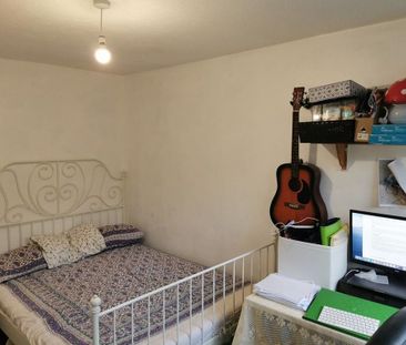 3 bedroom end of terrace house to rent - Photo 5