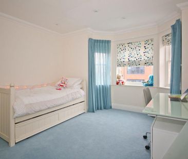 5 bedroom detached house to rent - Photo 4
